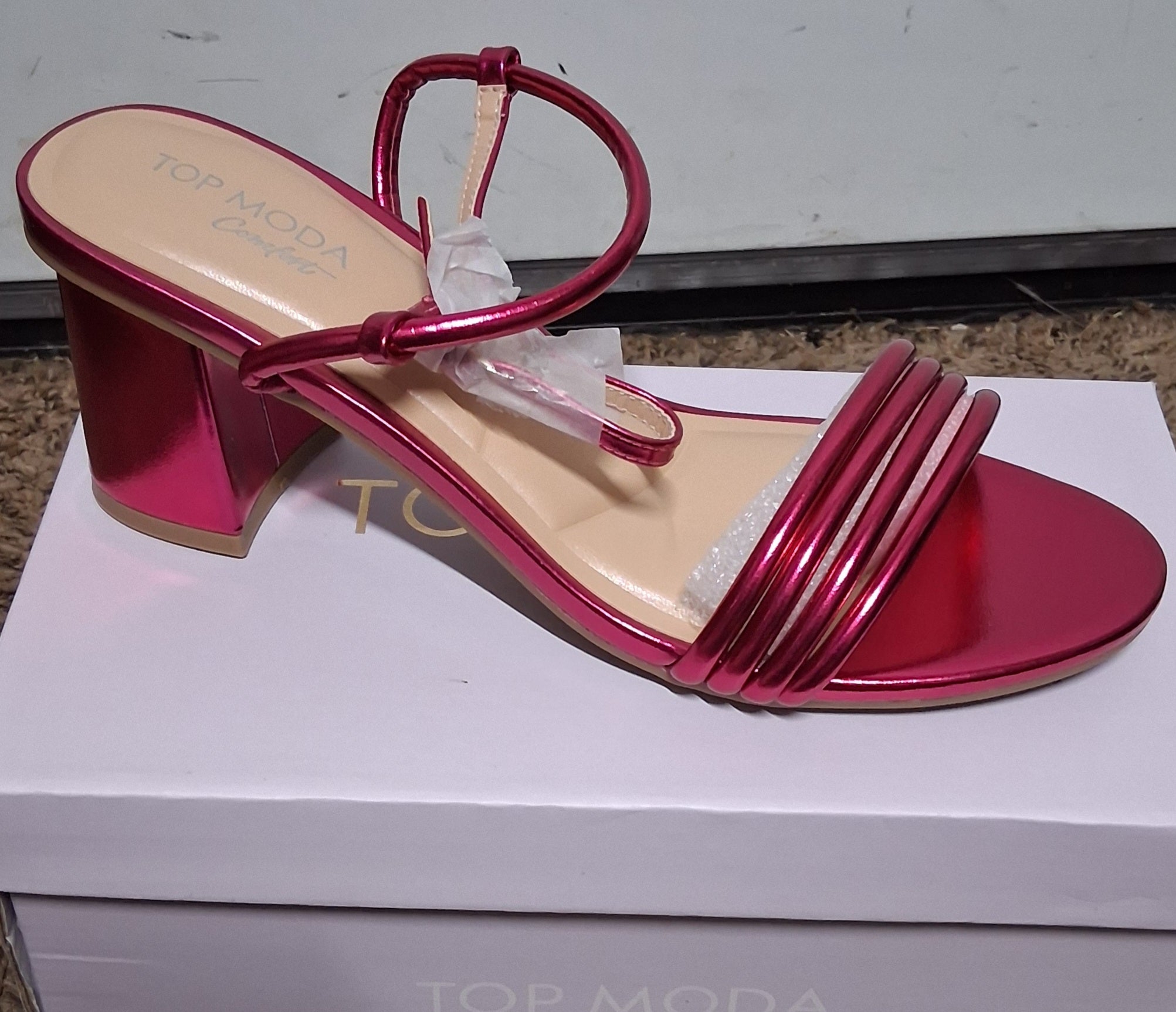 Brand new ladies size 9 top moda ankle wrap sandals